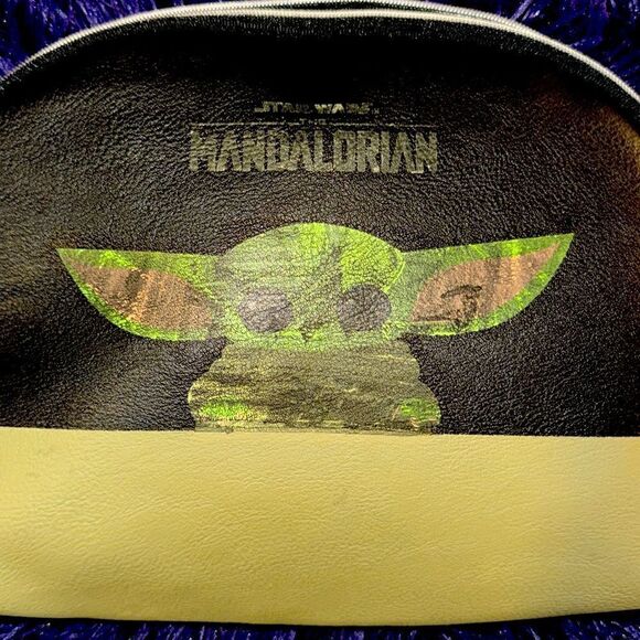 Star Wars Mandalorian baby Yoda makeup pouch - Picture 3 of 9